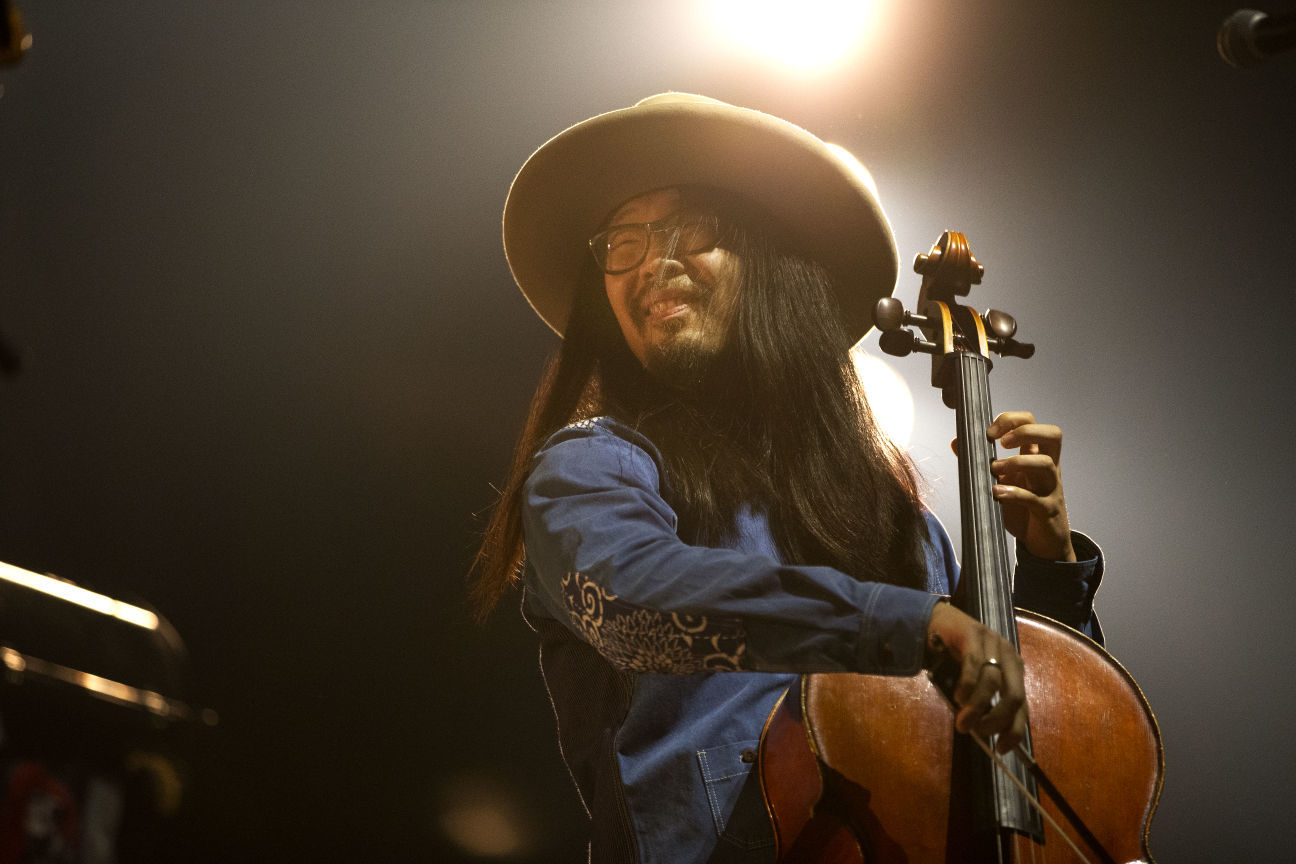 Avett Brothers play New Year's show at the Greensboro Coliseum